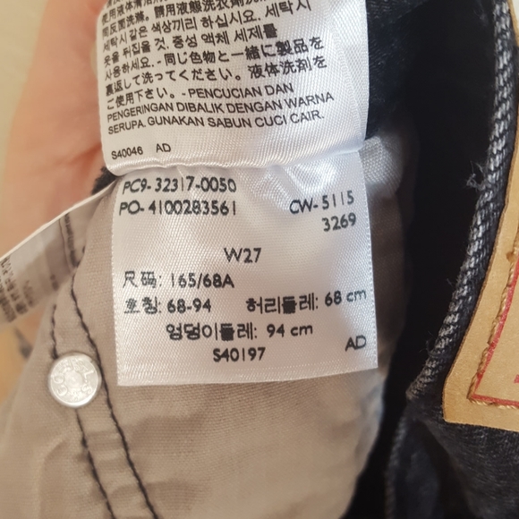 Levis  501 high rise distressed black jean shorts - Picture 5 of 7